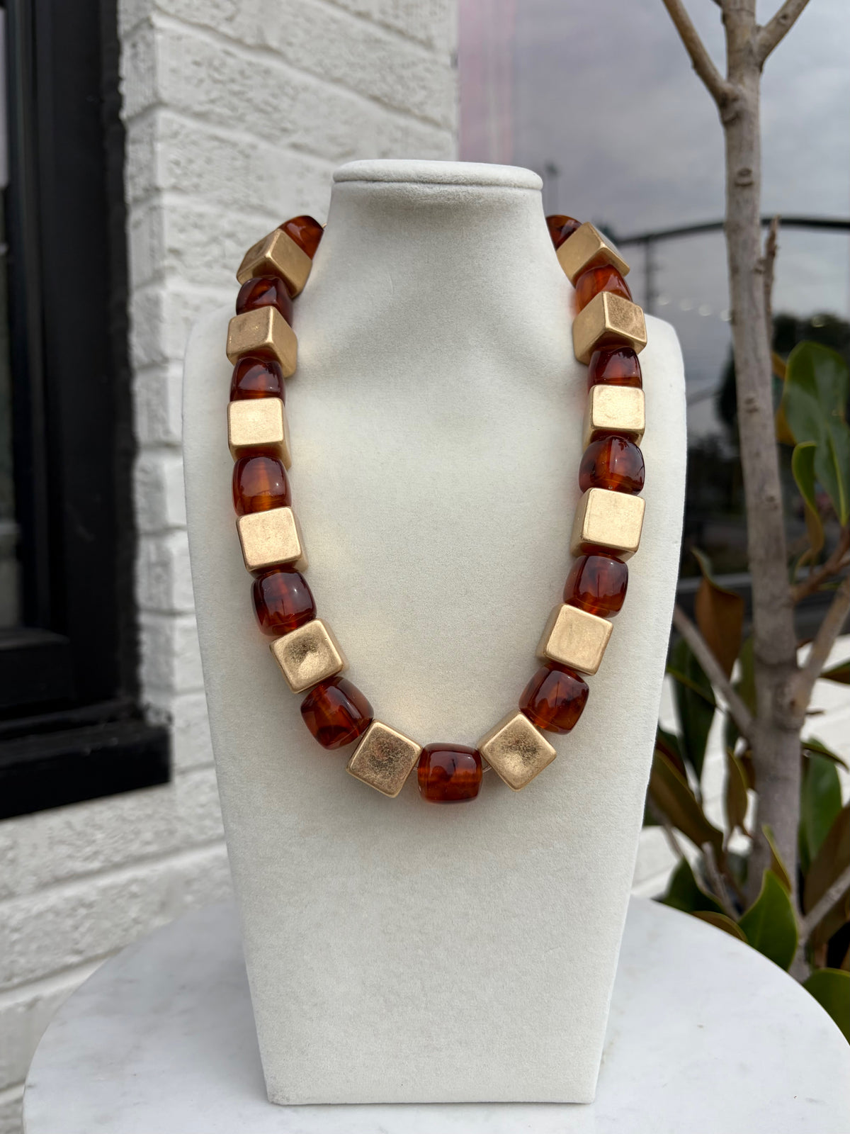 Amber Avenue Necklace