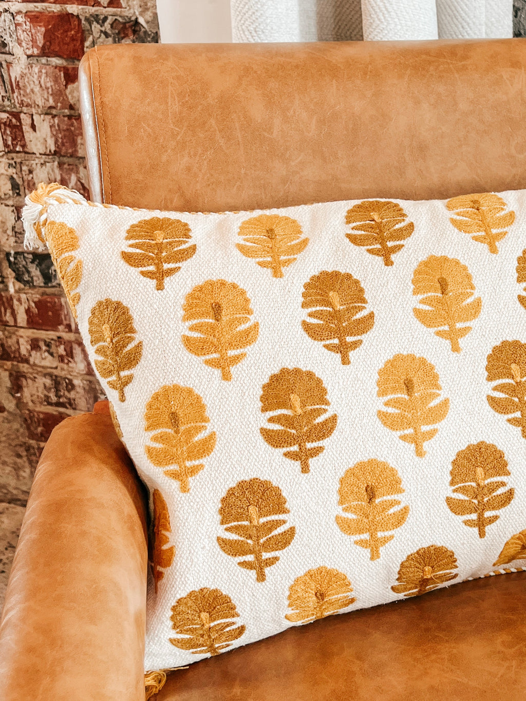 Leaf Detailed Pillow