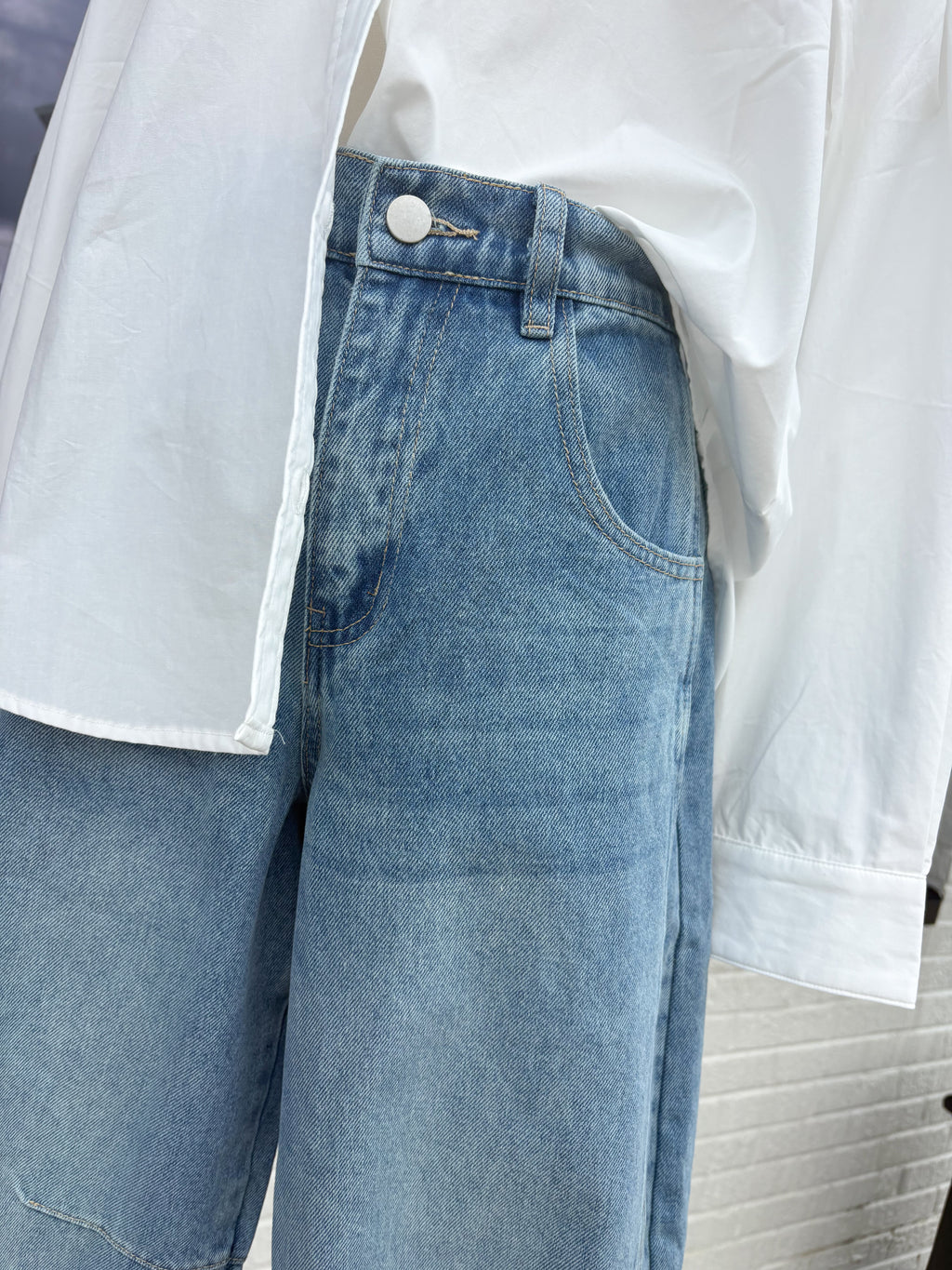 Walking On Barrel Jeans