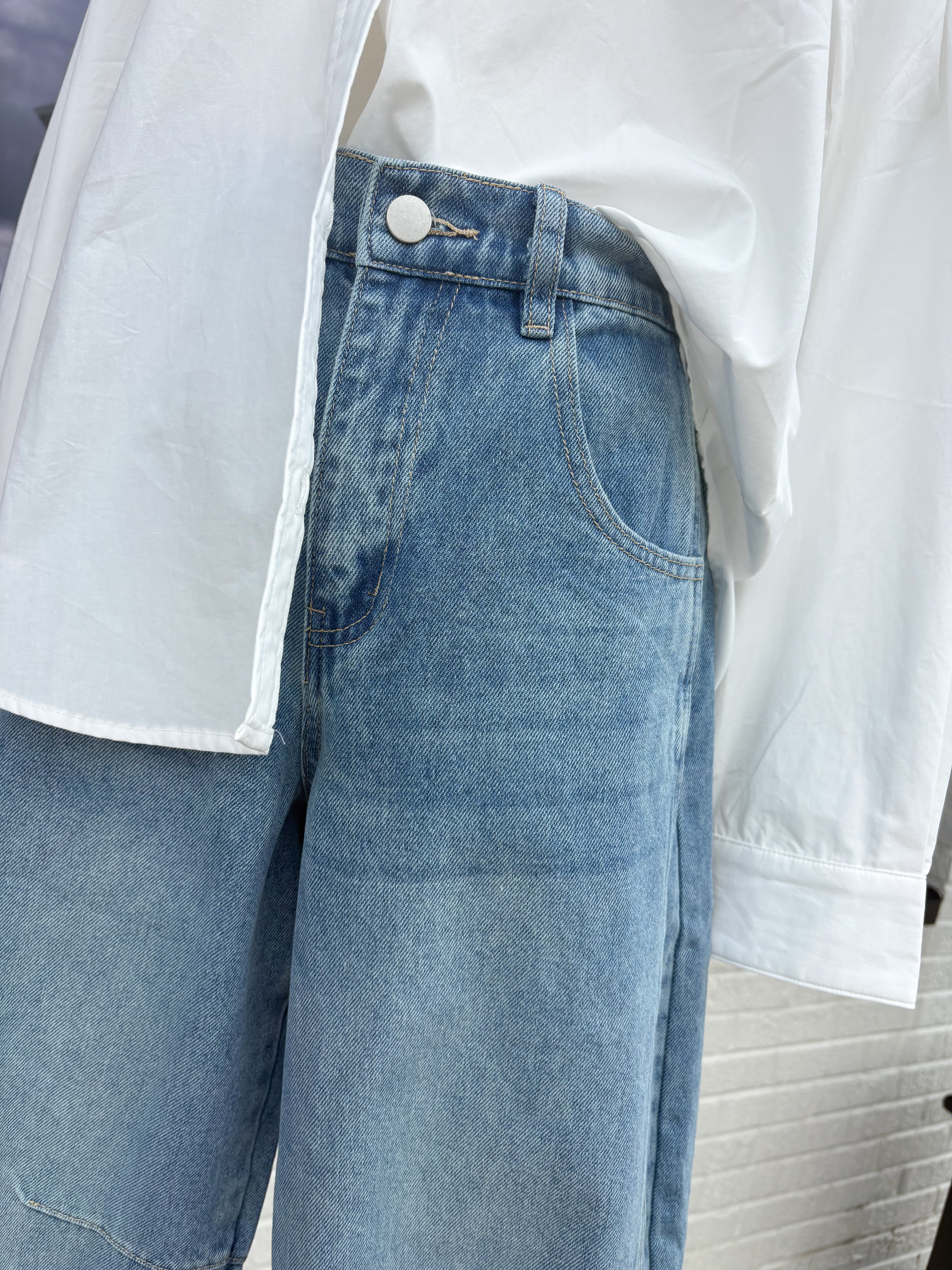 Walking On Barrel Jeans