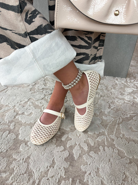 The Cambridge Woven Flat