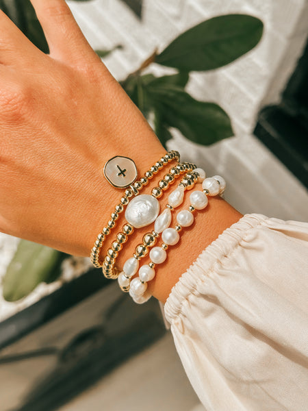Splendid Iris Statement Pearl Beaded Bracelet